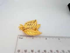 VTG. BROWN, GREEN, & DEEP RED ENAMEL AUTUMN LEAVES GOLD TONE BROOCH 517