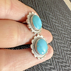 VINTAGE SOUTHWESTERN STYLE STERLING SILVER TURQUOISE SCREW BACK ROUND EARRINGS