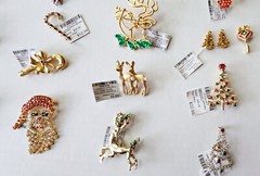 21 pc CHRISTMAS JEWELRY LOT BROOCH EARRINGS RHINESTONE GERRY’S, Louis Guisti, AK