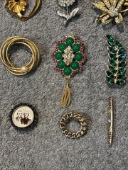 Vintage Brooch Lot Of 21 Brands Are Avon And Unbranded Sizes Range From 1 To 4in