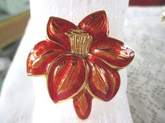 TONA RED/ORANGE GOLD TONE FLOWER BROOCH VINTAGE MADE USA