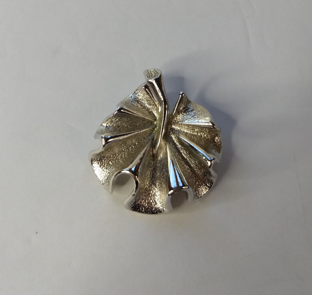 Sarah Coventry Silver Tone Rolling Leaf Pin Brooch Vintage Glam Nature