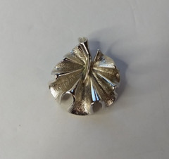 Sarah Coventry Silver Tone Rolling Leaf Pin Brooch Vintage Glam Nature