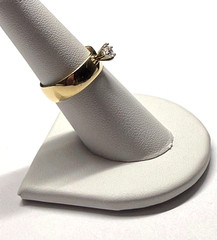 Pre-owned Vintage 14k Band with a 4mm Cubic Zirconia (CZ)