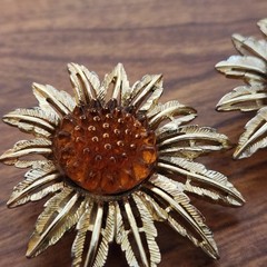 Vintage Sarah Coventry Garden Party Amber Sunflower Flower Brooch & Earrings Set