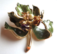 MINT Book Piece – Francois by Coro Enamel Leaf Pin Pearl & Chalcedony Stones