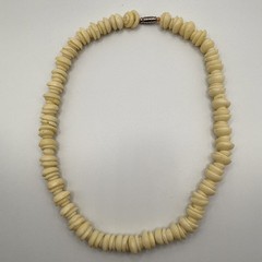 Vintage Hawaiian Puka Shell Bead Necklace 70’s Barrel Clasp