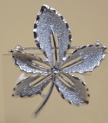 1960’s Sarah Coventry Ivy Leaf SIlver Tone Brooch & Clip Earrings Set