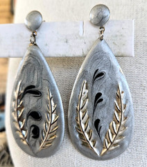 Vintage Gray w Black Enamel Leaf Silver Tone Dangle Pierced Earrings 3-1/8″