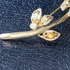 Vintage 1960’s Amber/Clear Rhinestone Goldtone Flower Brooch Pin w/ Secure Clasp
