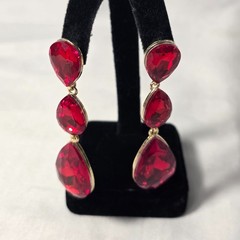 Bijoux Bar Red Crystal Dangle Three-Tiered Red Teardrop Crystals Gold Setting