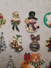 Lot Of 23 Christmas Brooches Pins Holiday Snowmen Trees, Etc Enamel Rhinestone