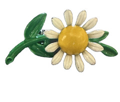 PETITE 60s-70s Vintage FLOWER White Yellow Enamel DAISY Branch BROOCH Pin