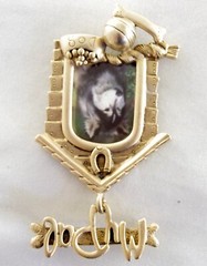 3″ VTG c1980’s DANECRAFT “MY PAL” DOG-THEMED PHOTO FRAME GOLD TONE PEWTER BROOCH