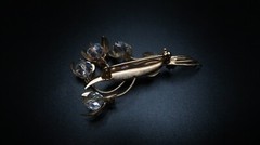 Antique Gold Tone Flower Rhinestone Brooch 6cm BB9