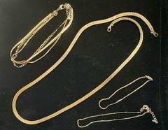 Gorgeous Vintage Gold Tone Lot Of 4 Pieces Bracelets And Necklace
