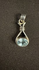 Vintage Sterling Silver Pendant Set with a Beautiful Facetted Aquamarine