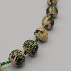 Vintage Green Marbled Painted Bead Necklace 21″ Lightweight Boho Barrel Clasp