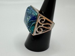 FAUX RAINBOW CALSILICA VINTAGE RING BLUE SIZE 8.25 SILVER TONE