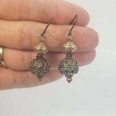 ROUND SILVER TONE DROP DANGLE VINTAGE HOOK EARRINGS WITH INTRICATE DESIGN