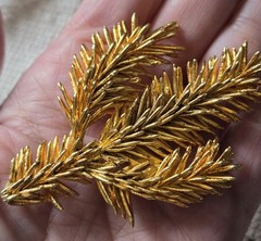 Vintage Gold Tone Pine Branch Brooch Pin Textured Evergreen Needle Nature…