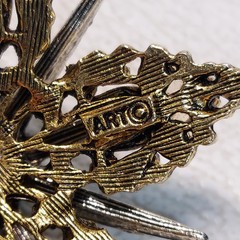 VTG ART Star Snowflake Brooch Green Glass Cab 4.5cm Holiday Christmas Gift