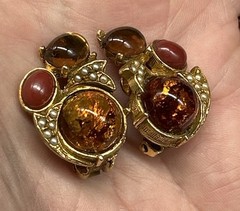 Vtg Arthur Pepper ART Signed Gold Tone Golden Cabochon Clip Earrings Seed Pearls