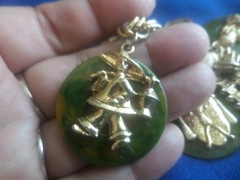 ASIAN GREEN AND WHITE GOLD TONE CHUNKY CHARM BRACELET