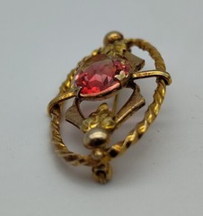 Vintage Oval Red/Orange Variegated Stone Gold Tone Pin Brooch Lapel