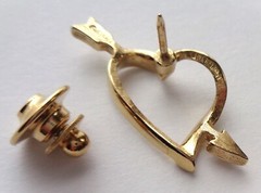 VINTAGE AVON PIN HEART AND ARROW DESIGN GOLD TONE METAL PUSH-ON BACK