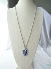 Vintage 1928 Co Blue Willow Scene Porcelain Pendant Necklace