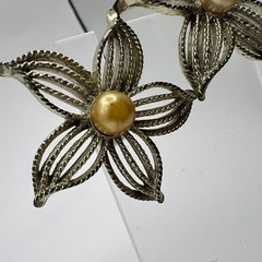 Vintage Sarah Coventry Gold Tone Flower Clip-On Earrings Faux Pearl Center 1960s