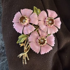 Vintage unsigned Coro Brooch 1940s 1950s Pink Enamel Pearl Floral Pin