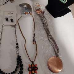 21 Pc VINTAGE Jewelry Lot 14 Necklace And Earring Sets & 6 Single Necklaces