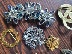 Lot of 10 Brooches/Pins Red Bird, Floral, Heart Misc # HH #18