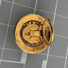 Vintage Lady Remington Hinged Scarf Clip Round Gold tone Black Cabochon Filigree