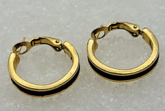 Vintage Crown Trifari Gold Tone Dark Blue Enamel 21 mm Lever‑Back Hoop Earrings