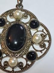 Vtg Elegant Gold Tone Filigree Black Cabachon Faux Pearl Edwardian Style Pendant
