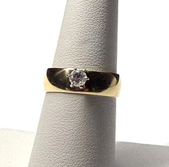 Pre-owned Vintage 14k Band with a 4mm Cubic Zirconia (CZ)