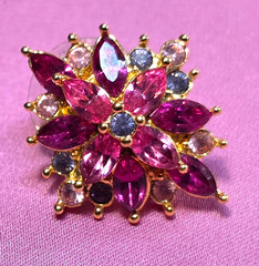 Vintage Joan Rivers Pink & Magenta Rhinestone Star Pierced Stud Earrings