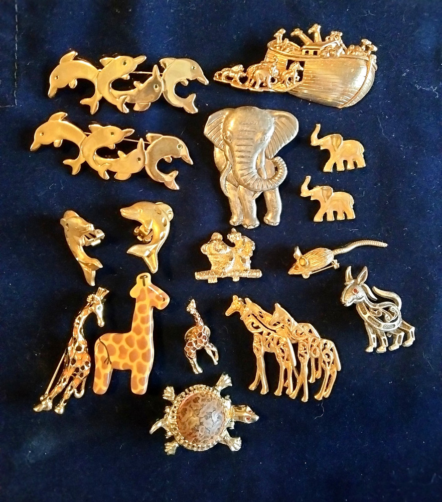 Vintage Lot of 14 Animals Brooches / 1 Clip Earrings (2621)