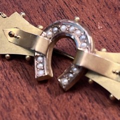 Victorian Brooch Pin 9K .375 Yellow Gold English Hallmarks Pearls Horseshoe