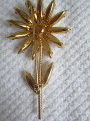 Vtg Signed Napier White Milk Glass Flower Brooch Prong Set Stones Textured Stem