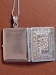 “Vintage 925 Sterling Silver Tricolor Locket Necklace 18” Italy Box/Silk Inserts