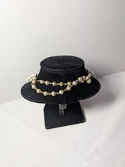 Vintage 1950s-1960s White Daisy Choker Necklace With Hook Clasp Costume Jewelry