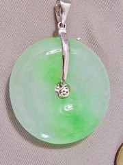 VINTAGE 60’S 14K WHITE GOLD LIGHT AND DARK GREEN JADEITE JADE LIFESAVER PENDANT