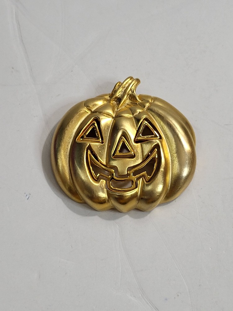 Vintage Halloween Pumpkin Jack O Lantern Carved Gold Tone Pin Brooch