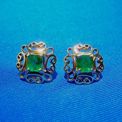 Original EARTH MINED EMERALD Deco Design Earrings Vintage Studs SOLID 14K GOLD