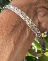 Vintage Sterling Silver Leaf Scroll Repousse Skinny Bangle Bracelet Size M-L