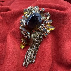 Vtg ‘50/‘60 Alice Caviness Brooch. Crystal/ Glass and dangling fringe. See pics.